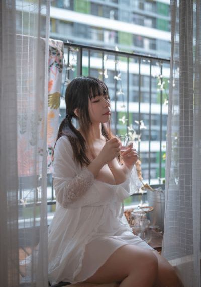 闯入巨乳室友的房间啪啪_1080P超清免费观看
